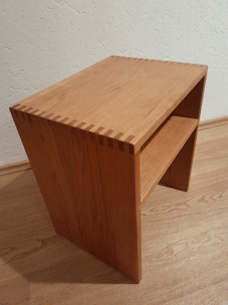 regalhocker in kirsche