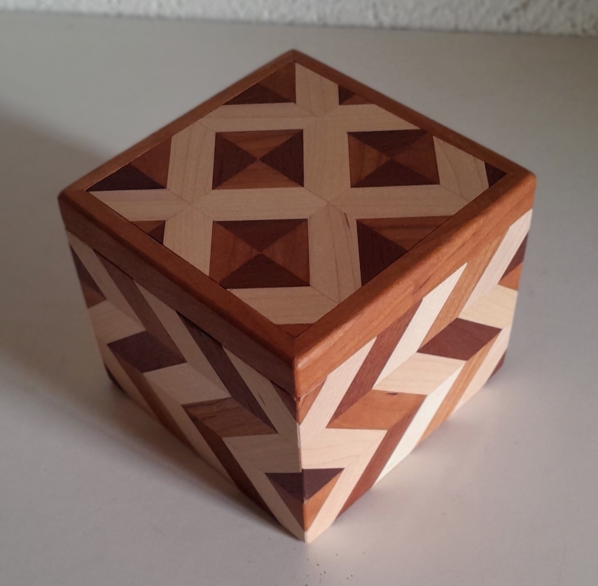 schatulle mit    Ornamente