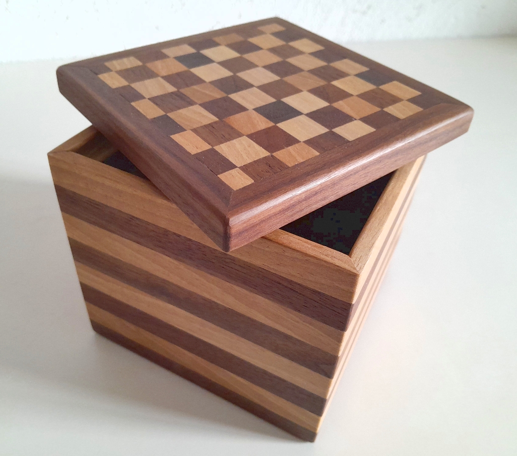 Schatulle_Schach_23x17x9 cm_90 Euro schatulle_schachmuster