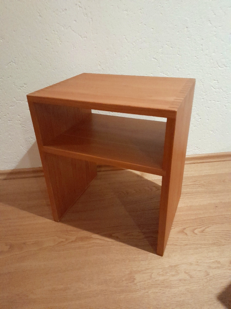 regalhocker in kirsche